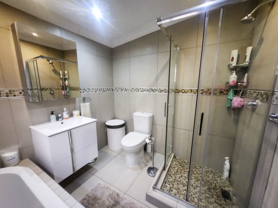 4 Bedroom Property for Sale in Flamwood North West